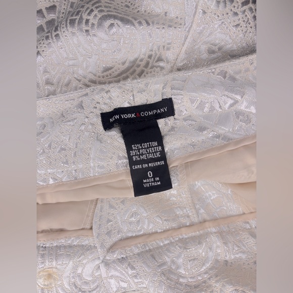 NEW YORK & CO. Women’s Silver geometric design Shorts - Picture 6 of 9